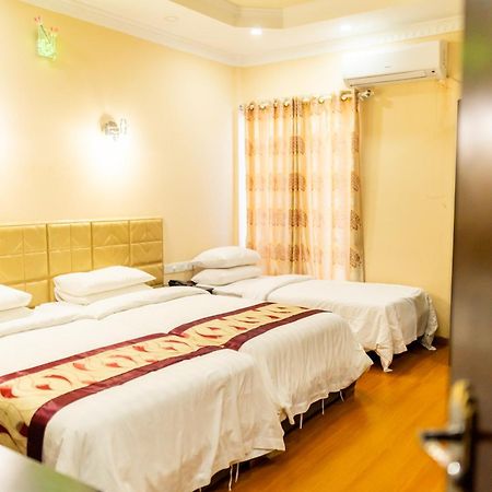 Abuharee Grand Hotel Addu Atol Buitenkant foto