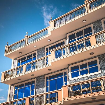 Abuharee Grand Hotel Addu Atol Buitenkant foto