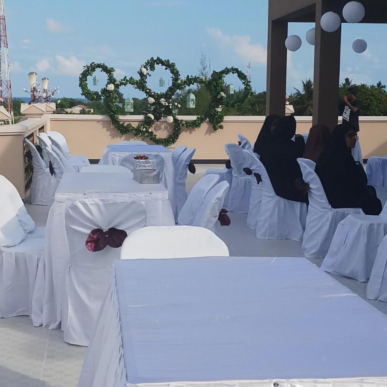 Abuharee Grand Hotel Addu Atol Buitenkant foto