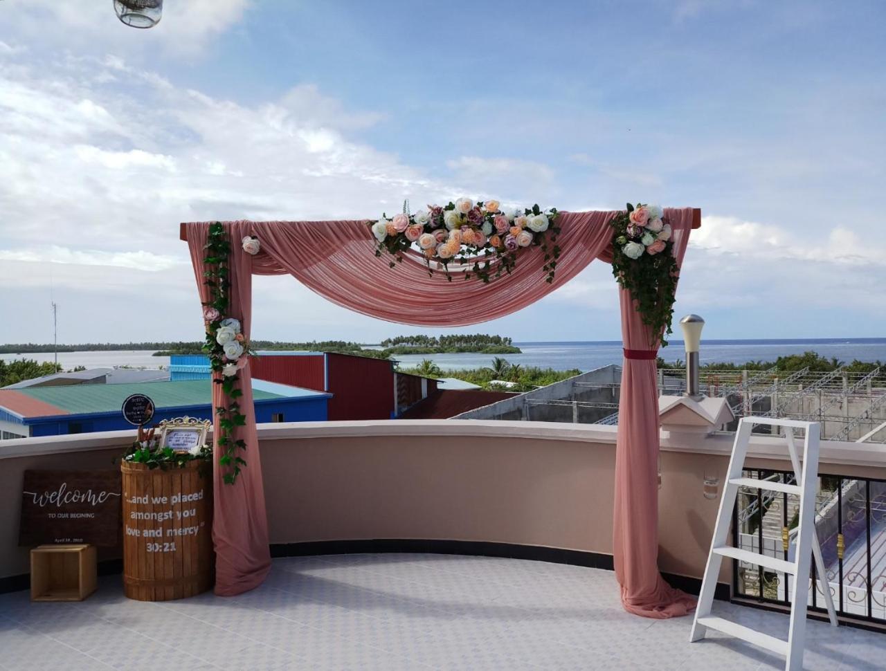 Abuharee Grand Hotel Addu Atol Buitenkant foto