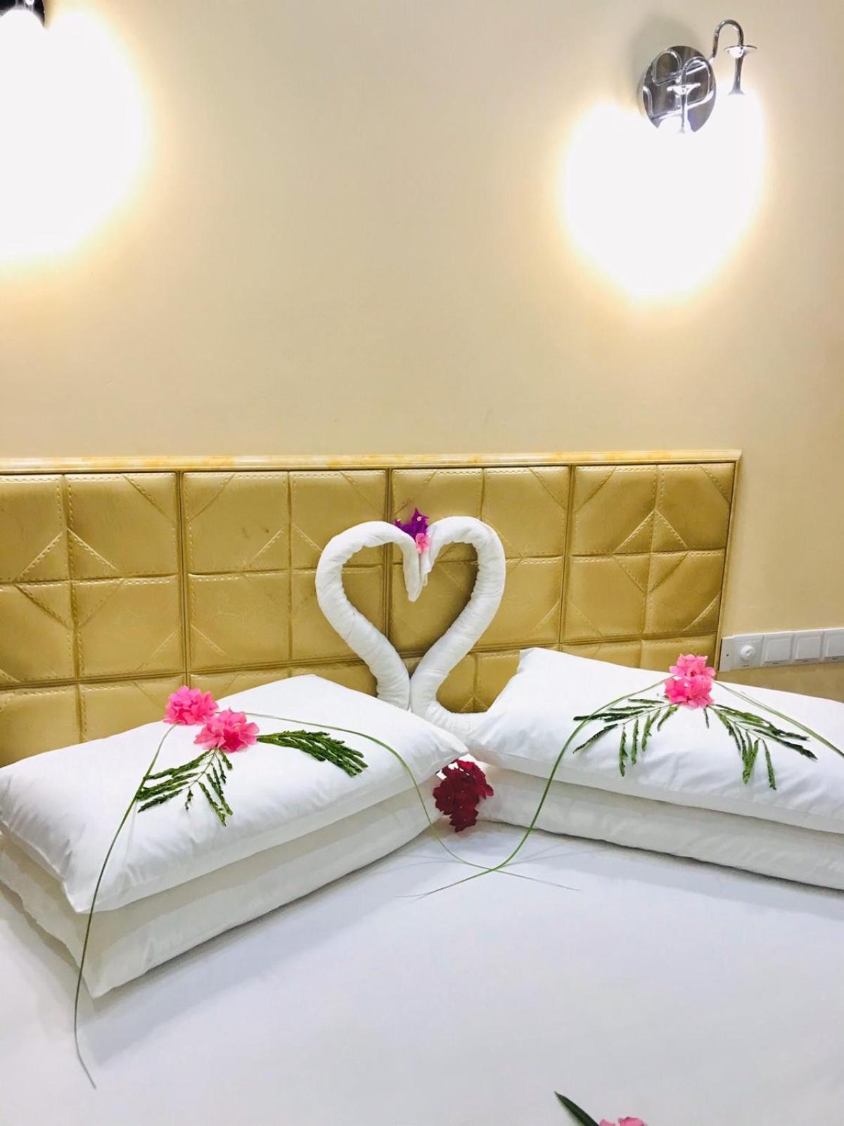 Abuharee Grand Hotel Addu Atol Buitenkant foto