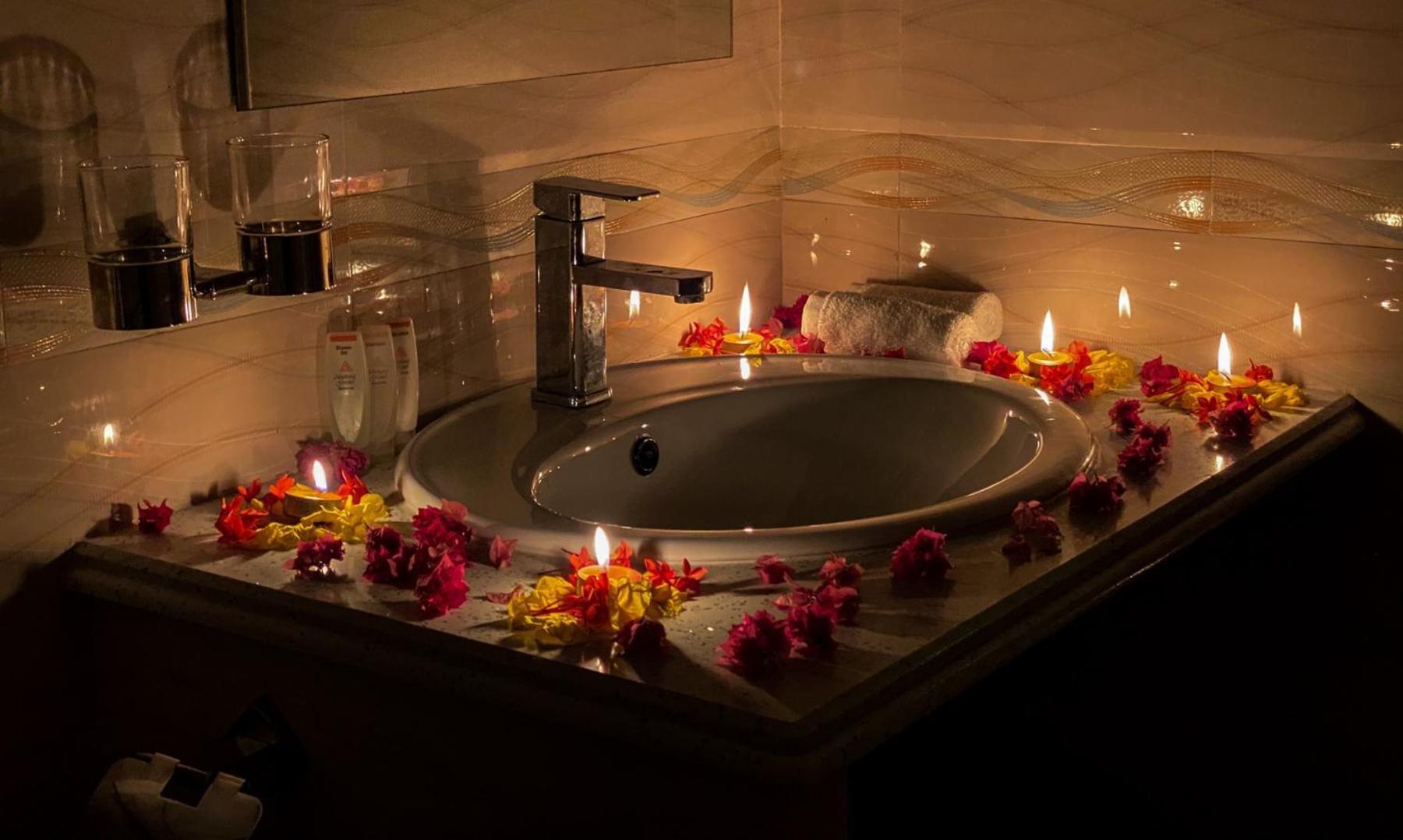 Abuharee Grand Hotel Addu Atol Buitenkant foto