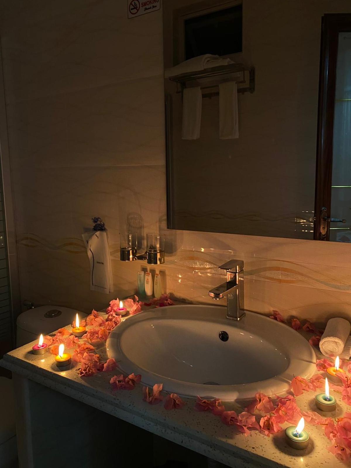 Abuharee Grand Hotel Addu Atol Buitenkant foto