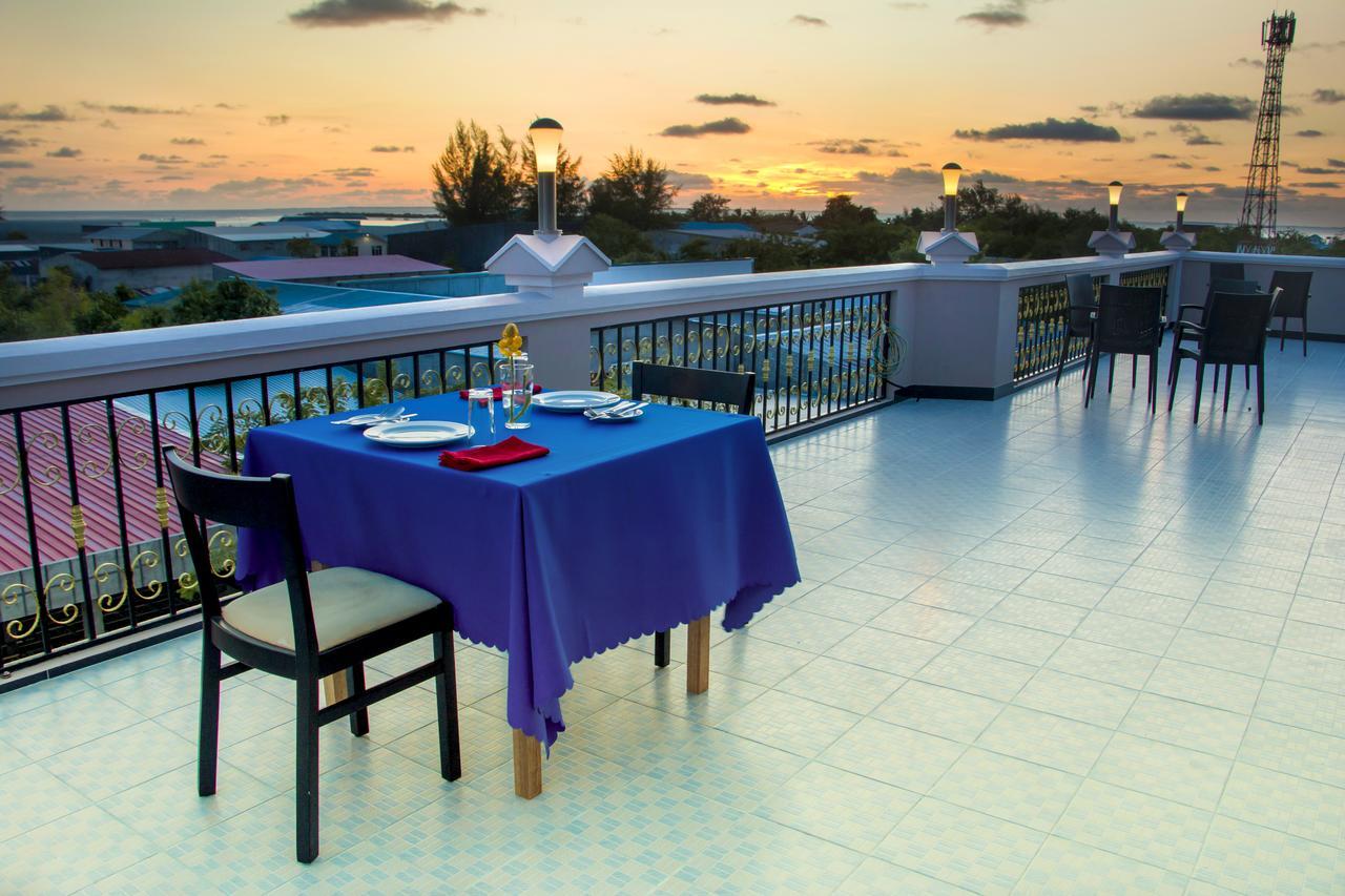 Abuharee Grand Hotel Addu Atol Buitenkant foto