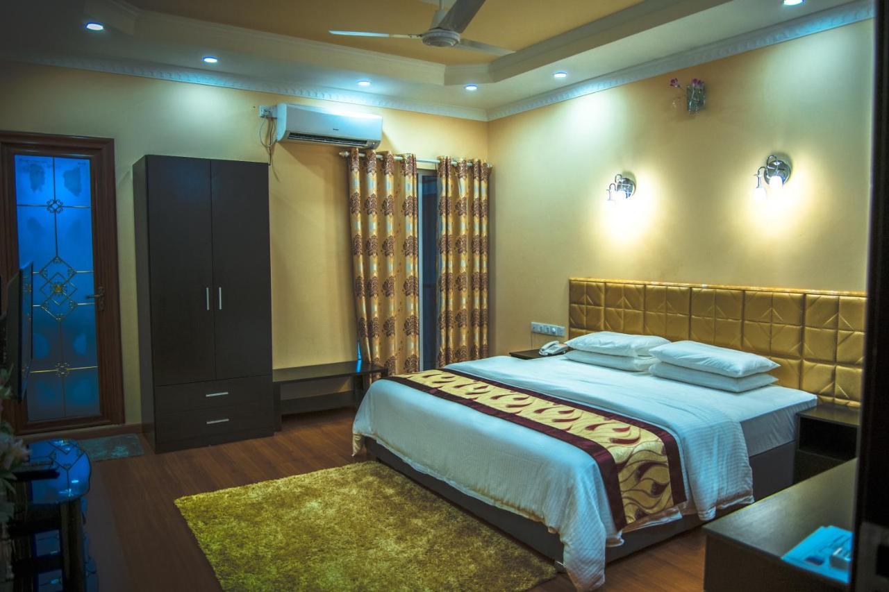 Abuharee Grand Hotel Addu Atol Buitenkant foto