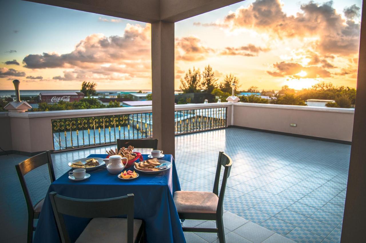 Abuharee Grand Hotel Addu Atol Buitenkant foto