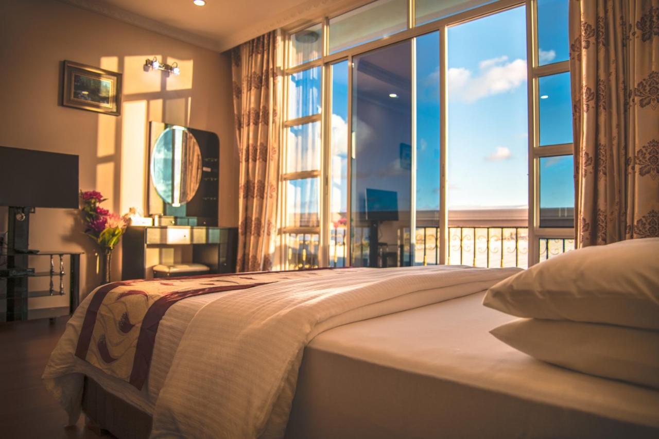 Abuharee Grand Hotel Addu Atol Buitenkant foto