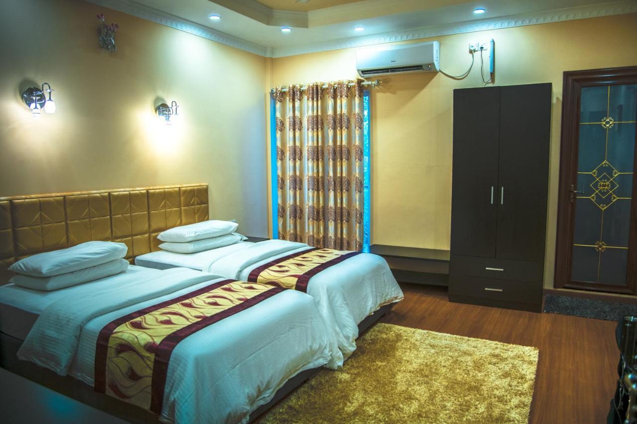 Abuharee Grand Hotel Addu Atol Buitenkant foto