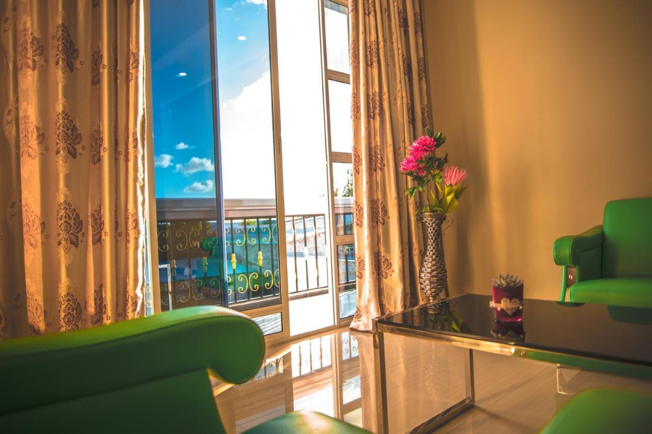 Abuharee Grand Hotel Addu Atol Buitenkant foto