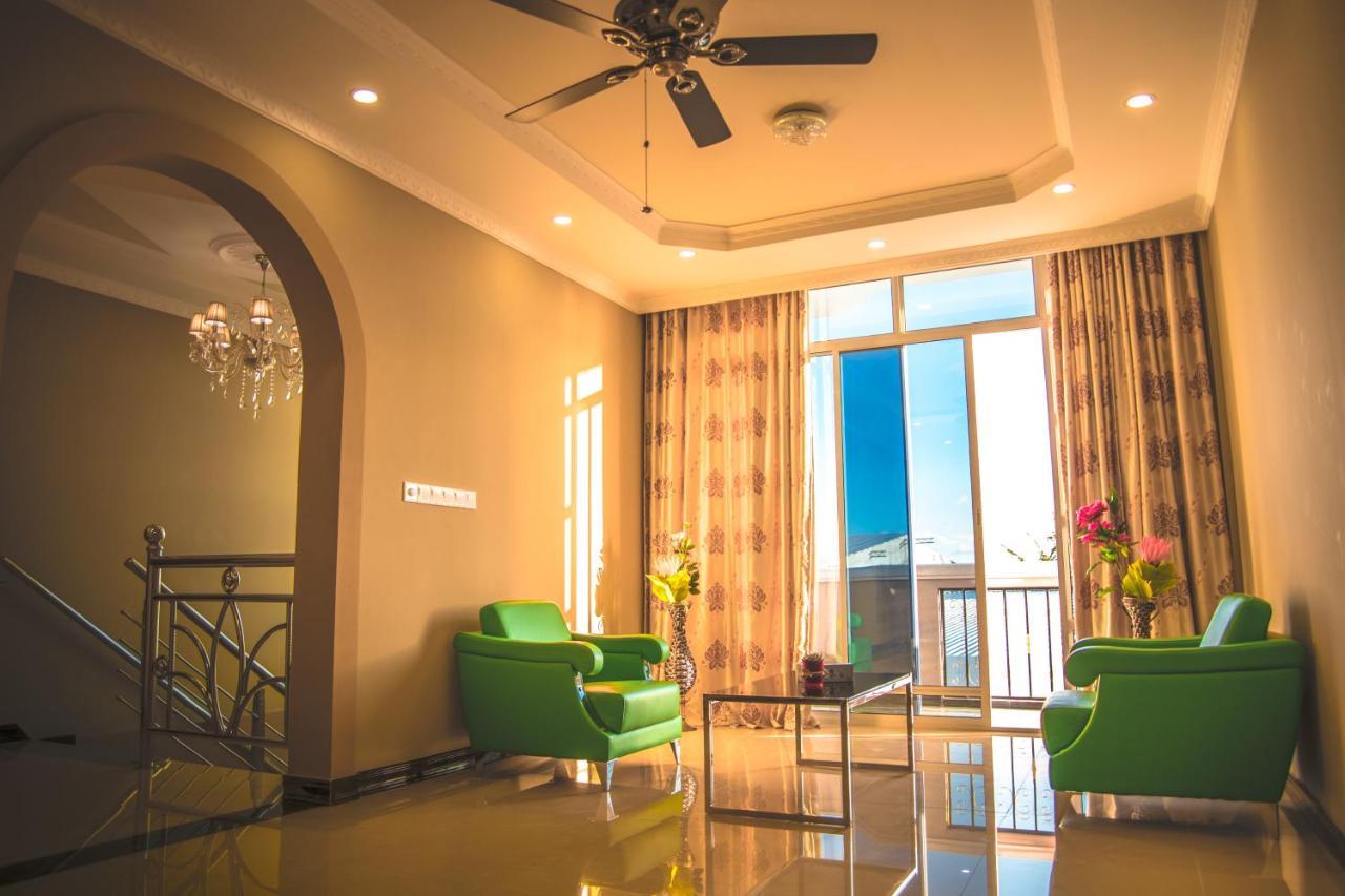 Abuharee Grand Hotel Addu Atol Buitenkant foto