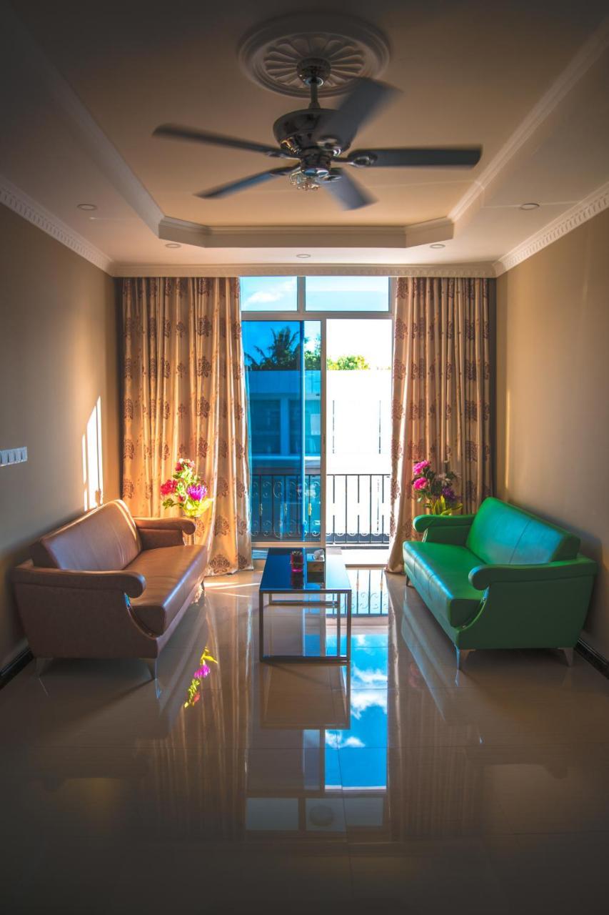 Abuharee Grand Hotel Addu Atol Buitenkant foto