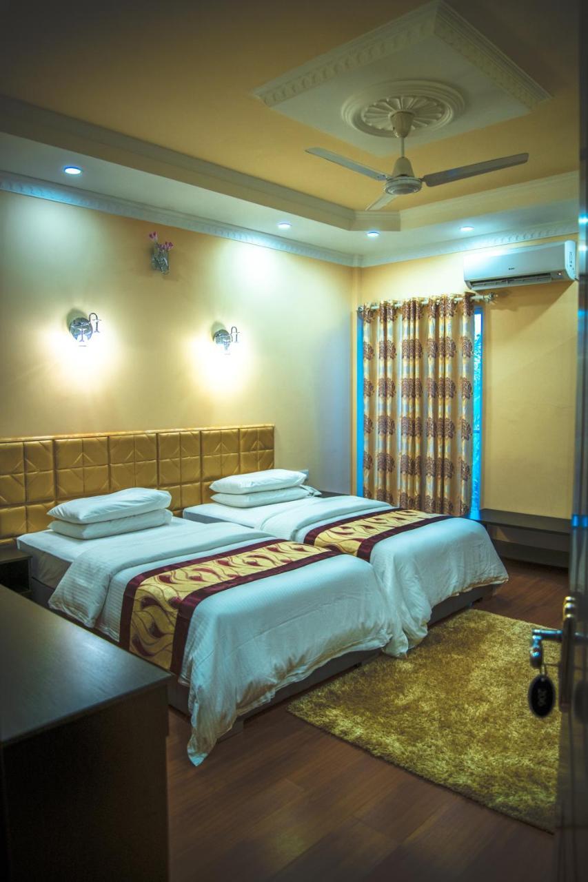 Abuharee Grand Hotel Addu Atol Buitenkant foto