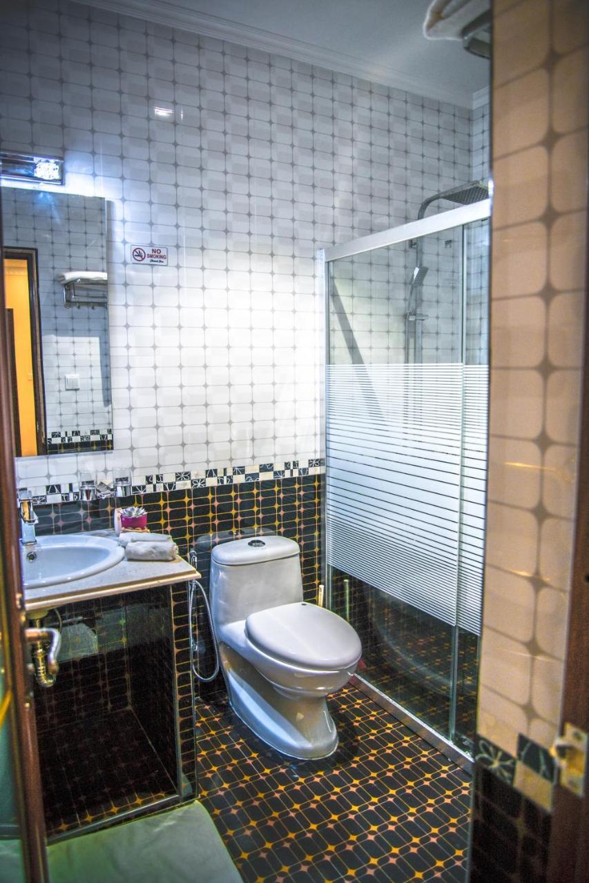 Abuharee Grand Hotel Addu Atol Buitenkant foto