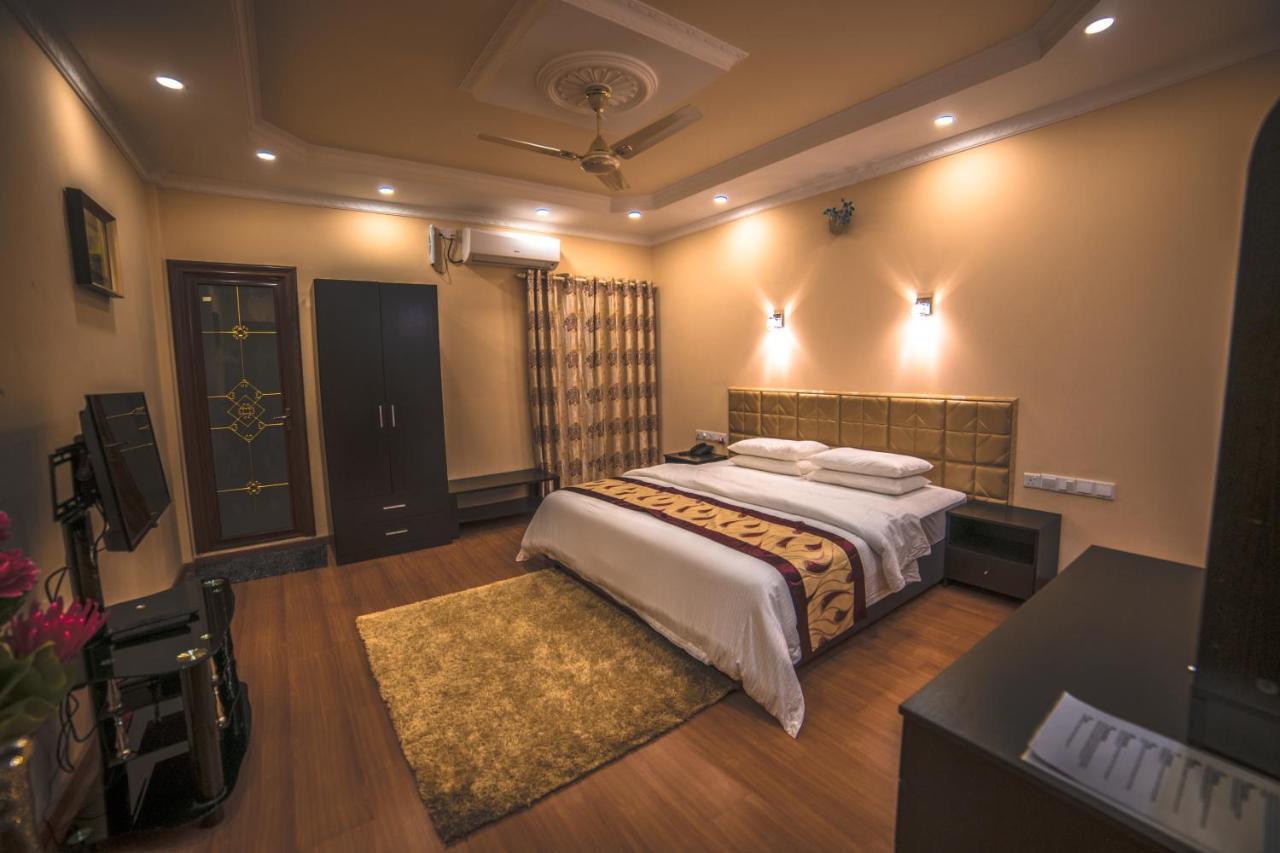 Abuharee Grand Hotel Addu Atol Buitenkant foto